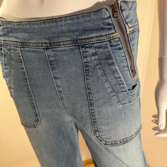 Y2K LA Divine Rights of Denim Size 29, Inseam 32 with Brass Hardware details - Picture 2 of 8